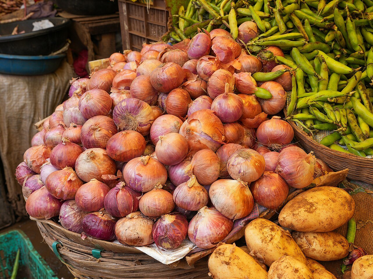 Fresh red onions