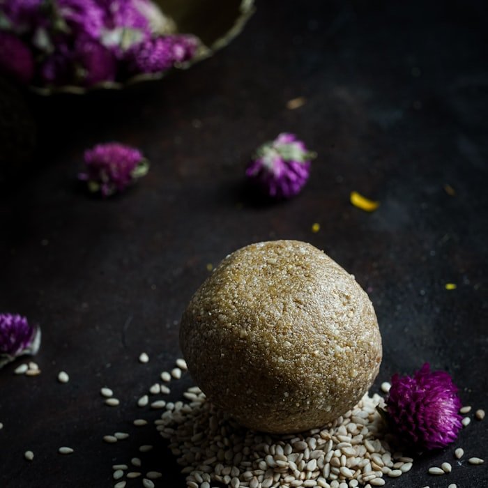 Sesame seeds beside a til sweet