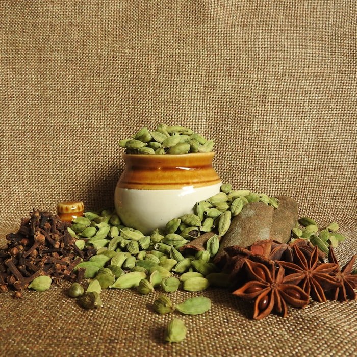 Green cardamom pods with cloves and star anise