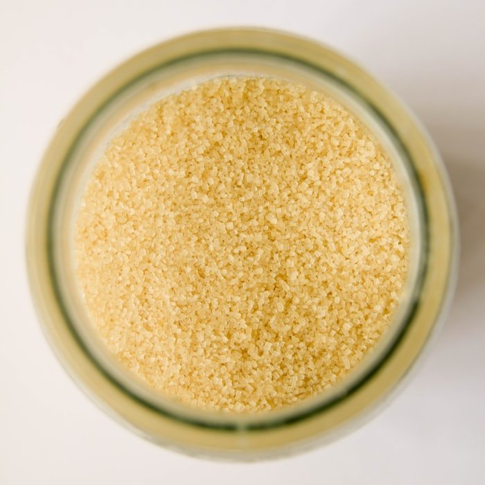 Fine white refined sugar